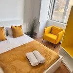 Luxury In The Centre Of Lisbon, Alfama Hostel *